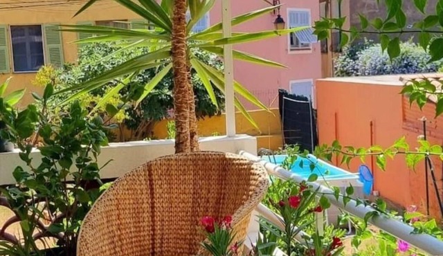 Quiet villa in the center of the historic Old Village 5 minutes from the beaches