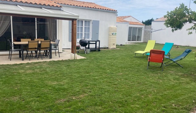 Quiet villa, 150m from the beach and 250m from the market