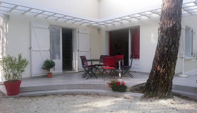 Quiet villa 150m from the beach for 6/8 between Royan and Palmyre zoo, linen provided