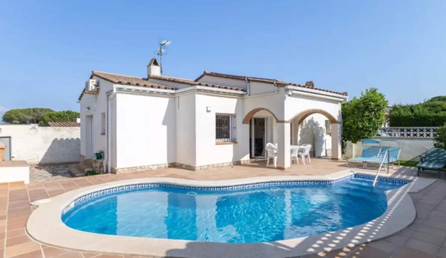 Quiet villa 5 minutes from the beach suitable for pets