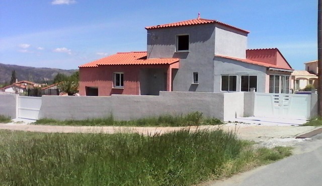 Quiet villa at the foot of the mountains