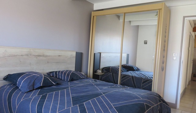 Quiet villa with enclosed garden. Furnished 3*. Center 400 m away. Pets allowed