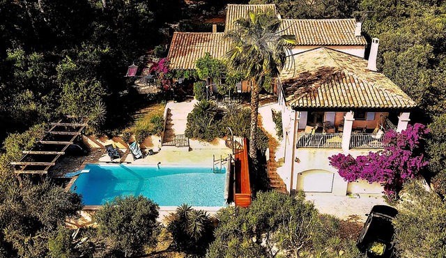 Quiet villa near Hyères large heated swimming pool