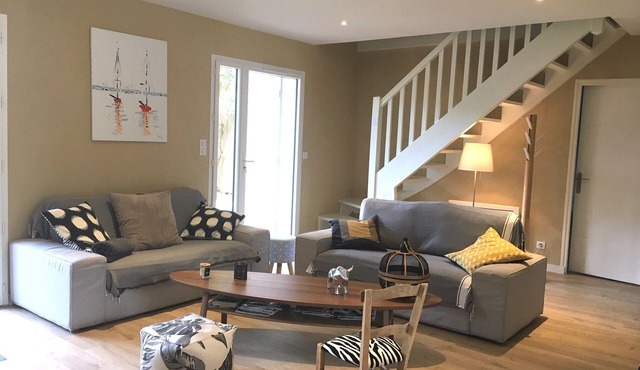 quiet villa near the beaches, the port and the golf course with a magnificent garden