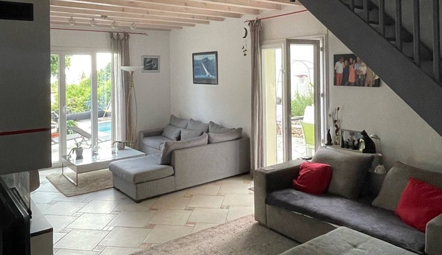 Quiet villa on the slopes of Coudon (sea view) 15min from the beaches