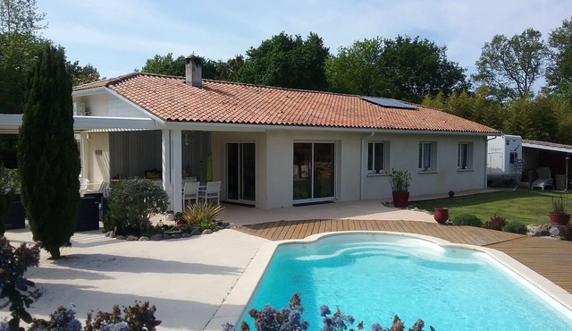 Quiet villa on 2600m2 plot with swimming pool and pétanque court