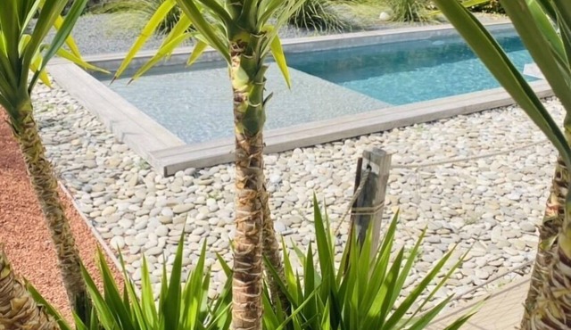 Quiet villa overlooking vineyards