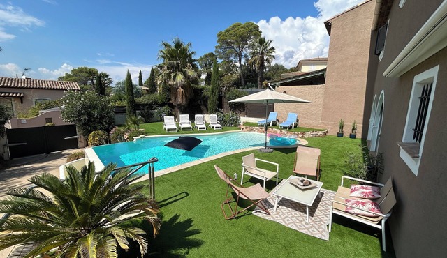 Quiet villa, private pool, 4 bedrooms, 3 bathrooms, near the sea, golf courses & Esterel.