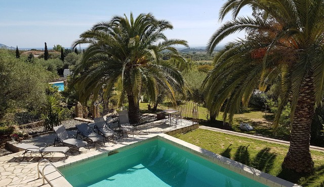 Quiet villa with pool, sea view, petanque, garden, wifi, parking