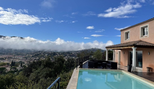 Quiet villa with breathtaking views