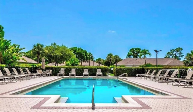 Quiet Villa with FREE 9 hole GOLF COURSE near Beaches
