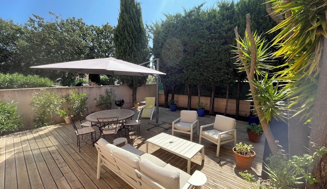 Quiet villa with large terrace close to the Garonne beach