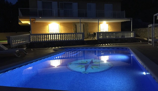 Quiet villa with private pool 2 km from Fenals beach, free WIFI. HUTG003785
