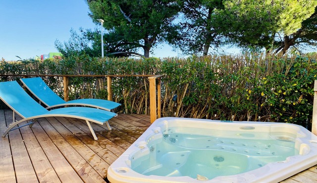 Quiet Villa with SPA, Pool, Gardens, WiFi, AirCo, beach at 600m