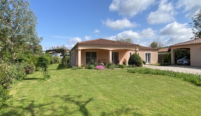 Quiet villa with swimming pool, Lot valley, Cahors, Rocamadour, Sarlat.