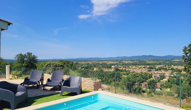 Quiet villa with view, air conditioning and swimming pool. Near Vallon. Gard/Ardeche.