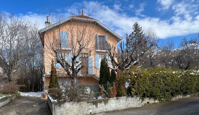 Quiet village house close to a wide range of activities.