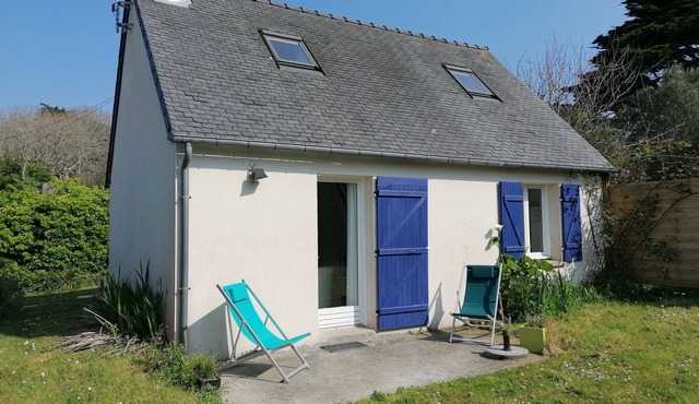 Quiet village, walking distance to the beach