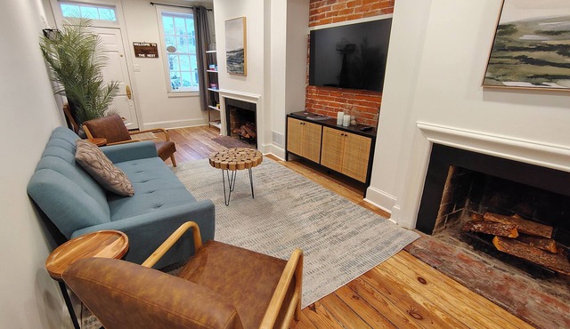 Quiet, walk to the stadiums, harbor, aquarium, convention center, rooftop deck