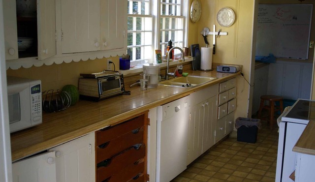 Quiet, walkable north Berkeley home, near UC, Downtown, BART