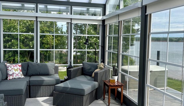 Quiet Waterfront Cottage Close To Charlottetown