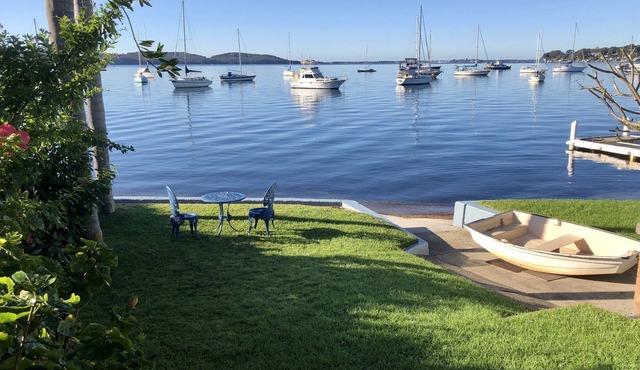 Quiet waterfront cottage