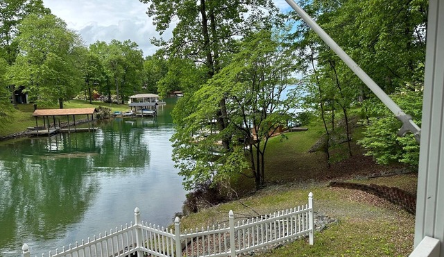 Quiet, waterfront cottage - come relax and enjoy the lake
