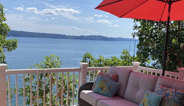 Quiet Waterfront Oasis with private beach