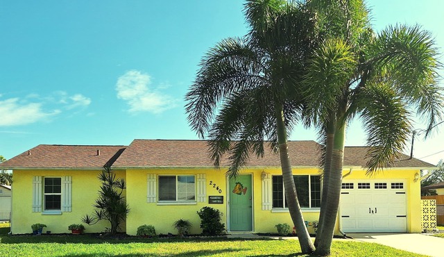 Quiet Waterfront-Heated private pool-Close to dinning and shops