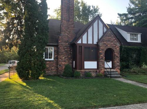 Quiet Way E Side Private 25x30' Loft Great Value 1Qb 1Ba Kitchenette