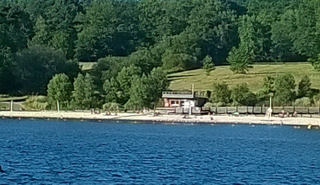 Quiet well equiped farm retreat w/cosy log burner.