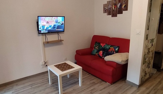 Quiet, well-located 1 bed 140 + bed with 2 extra beds. covered digicode parking.