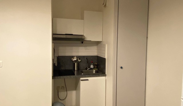 Quiet, well-located studio apartment on the edge of the Garonne River
