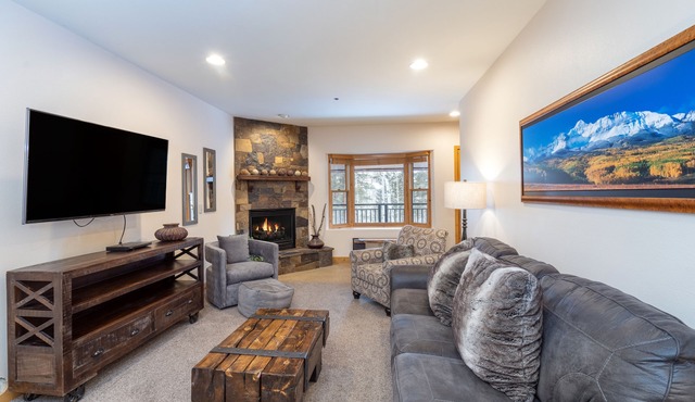 Quiet Wooded 1-Bedroom Bear Creek Lodge Condo With Hot Tubs, Pool