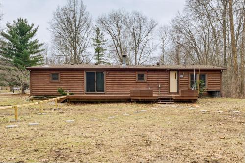 Quiet Wooded Escape! Metro Detroit Basecamp