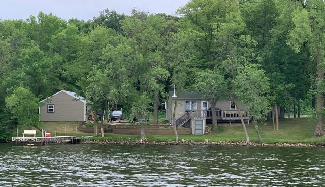 QUIET, Year round Cozy Cabin on a great fishing lake