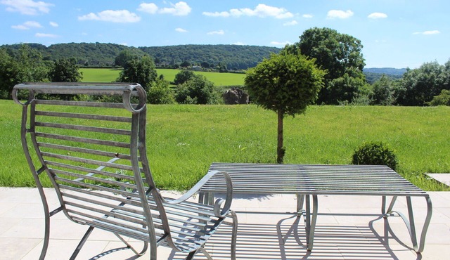 Quiet16th Century Cotswold Barn, refurbished. Panoramic views on organic farm