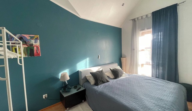 Quietly located villa with 2 apartments on the outskirts of town with private parking space