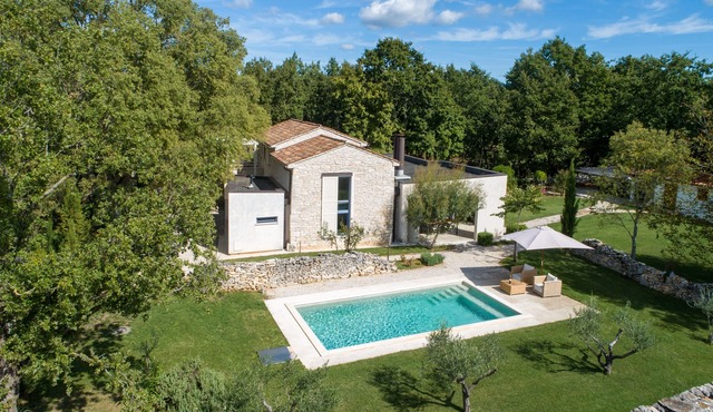 Quietly secluded, spacious farmhouse with private pool and large garden