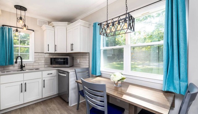 Quietude Place · Stylish 2 Bedroom House with Full Kitchen near HPU