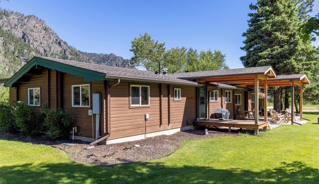 Quigley Brewster Creek Cabin - The views are AMAZING!