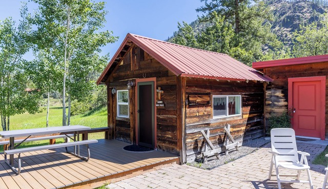 Quigley Bunkhouse - a simple cabin with a million dollar view!