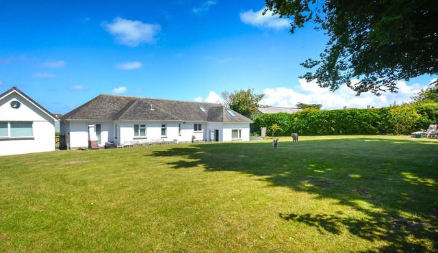 Quillets - Five Bedroom House, Sleeps 9