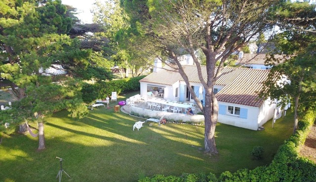 QUIMIAC FACING THE SEA TWO HOUSES 18 PEOPLE