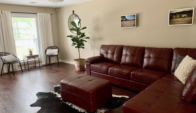 Quincy Ranch ~ Pet Friendly 3 bedroom 2 bath home