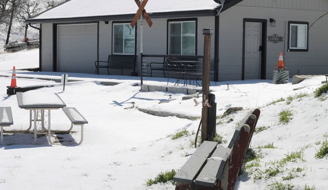 "Quinn"tessential RailFan Accommodations 4 People 13& up.n2 Bedroom, 1 Bathroom