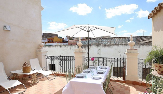 Quintana Terrace. 5 bedrooms, 3 bathrooms, terrace for up to 10.