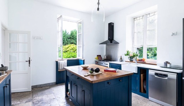 Quintessential country living in a French manor house. Private pool, wi-fi.