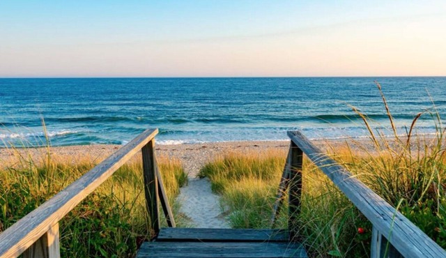 Quintessential 4 Bedroom Surfside Beach Cottage on Nobadeer Beach