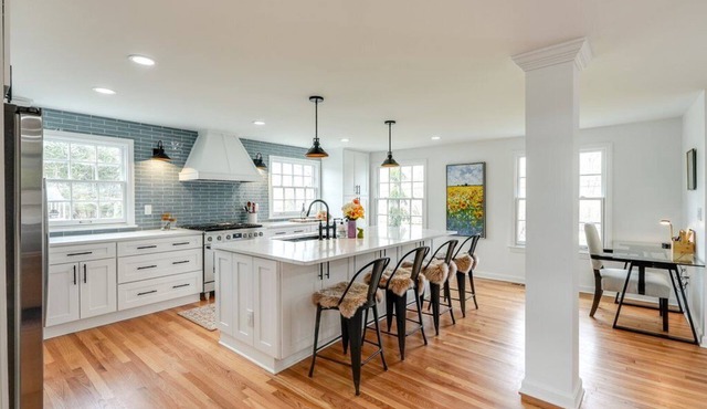 Quintessential Chagrin Falls in an upscale home!